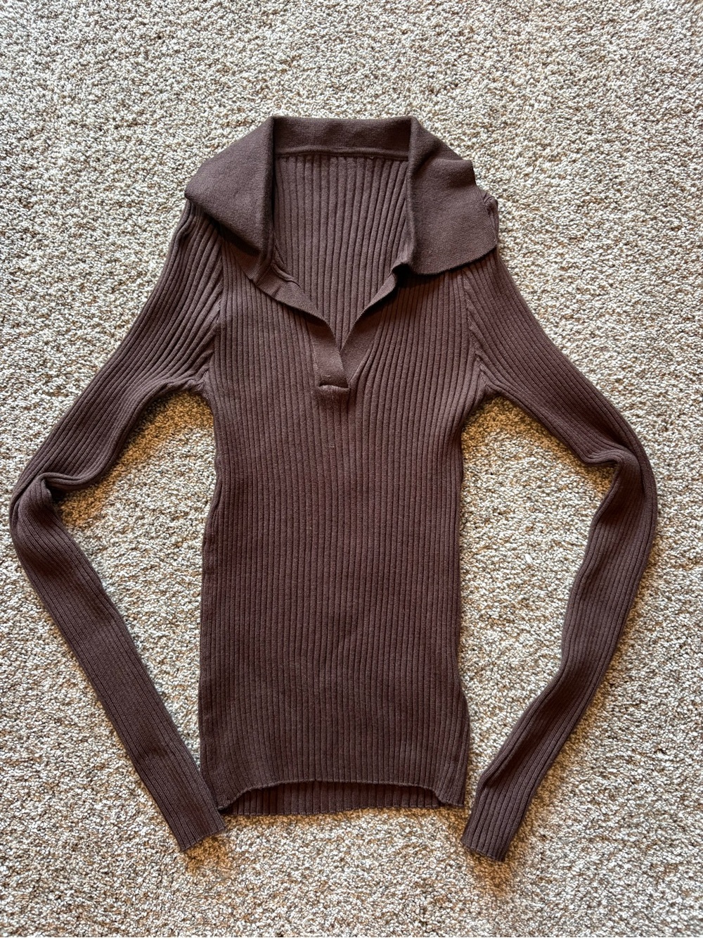Women's Ribbed V-Neck Polo Sweater in Brown